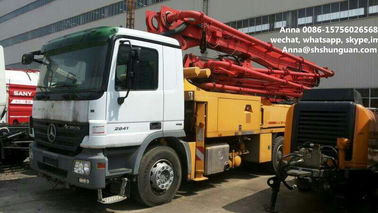 China 300 Kilowatt benutzte Betonpumpe-LKW angebrachte Betonpumpe mit Benz-LKW-Fahrgestellen distributeur
